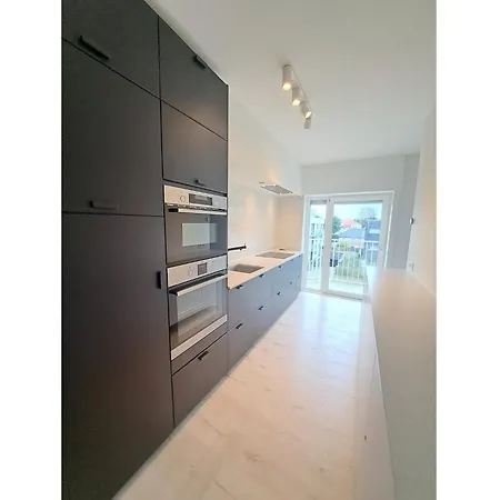 Bright 3-bedroom Flat By The أوستدوينكيرك