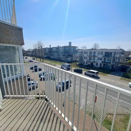 Bright 3-bedroom Flat By The * أوستدوينكيرك