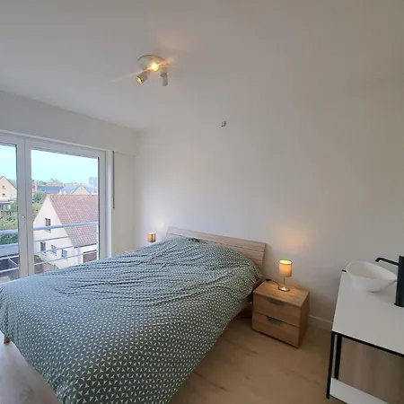 Bright 3-bedroom Flat By The أوستدوينكيرك