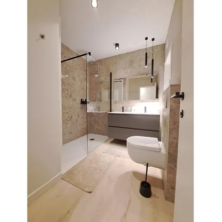Bright 3-bedroom Flat By The * أوستدوينكيرك